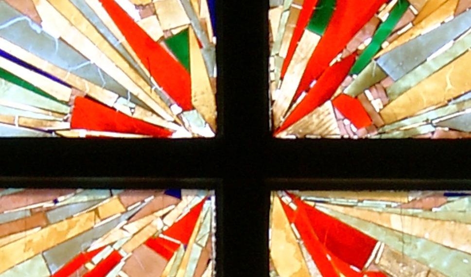 Slider mit einem Glasfenster aus der Kirche St. Kunigunde Uttenreuth mit Verlinkung zur Startseite
